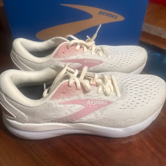 Brooks Ghost 16 Women’s 10.5 - Picture 3 of 6